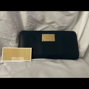 Brand New Michael Kors Navy Continental zip wallet